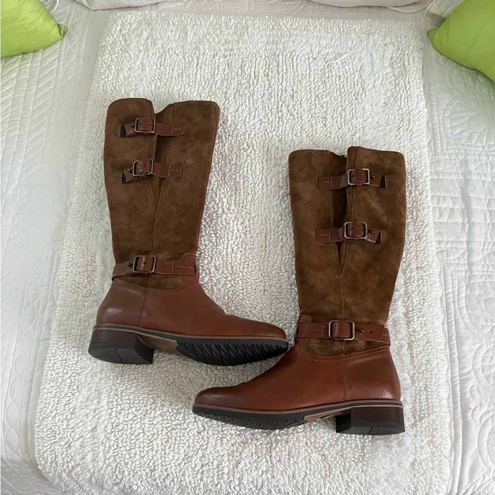 CLARKS TAMRO MARINA Brown and Suede combination. Size 8